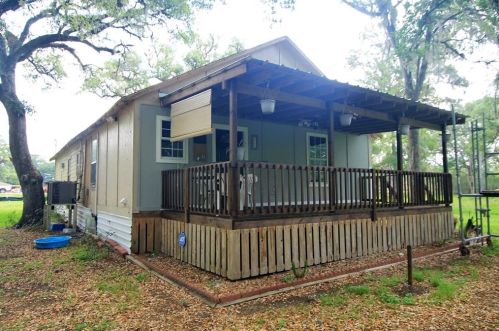 1518 Columbia Dr, West Columbia, TX 77486-3606