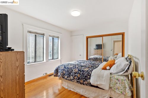 2368 Bartlett St, Oakland CA 94601-3213 exterior