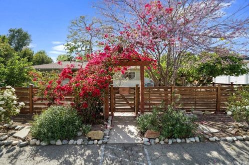 5541 Mammoth Ave, Van Nuys, CA 91401-5808