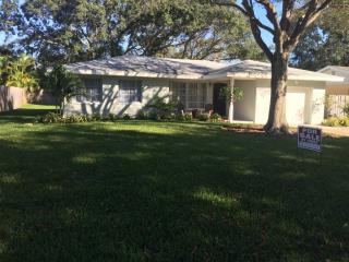 1611 San Charles Dr, Dunedin, FL 34698-3408