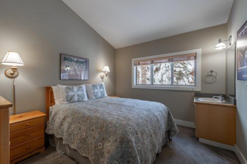 11720 Mougle Ln, Truckee CA  96161-6108 exterior