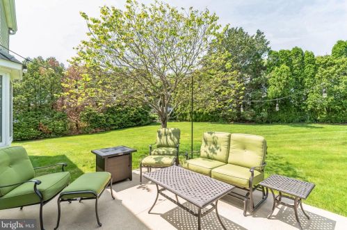 907 Quincy Dr, Yardley PA  19067-2902 exterior