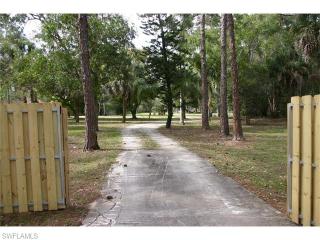 1505 Oakes Blvd, Naples, FL 34119-8654