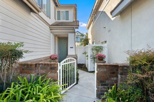 217 Mandarin Dr, Brea, CA 92821-5549