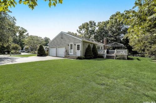 11 Remsen Ct, Mount Sinai NY  11766-1603 exterior