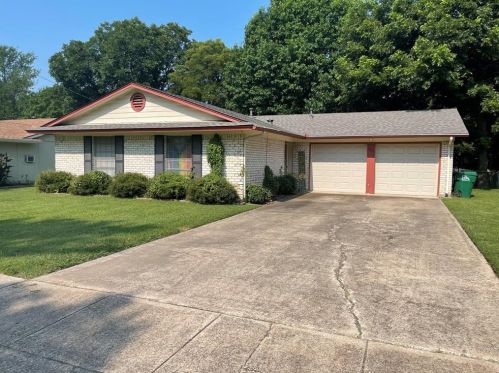 2320 Westwood Dr, Denton, TX 76205-5995