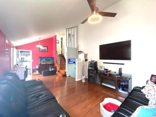 29 Jamaica Ave, Wheatley Heights NY  11798-3027 exterior