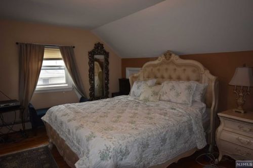 552 Princeton St, N Milford NJ  07646-2015 exterior