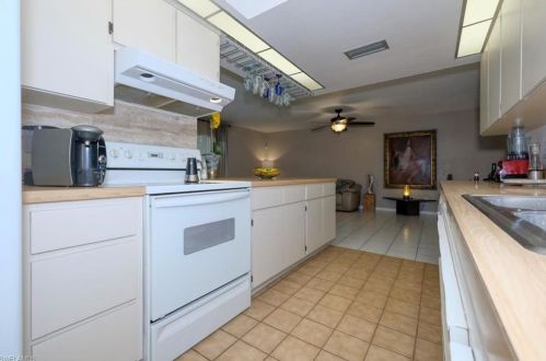 1125 47 Ter, Cape Coral FL  33904-9165 exterior