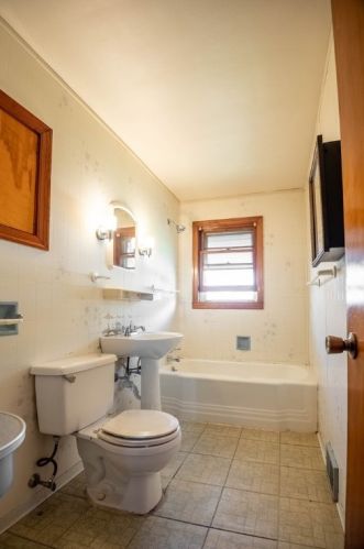 1099 Haig St, Hermitage PA  16146-2856 exterior