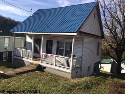 26 Grand Ave, Blandville, WV 26456