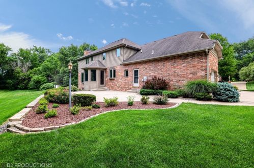 2001 William Dr, Valpo IN  46385-8173 exterior