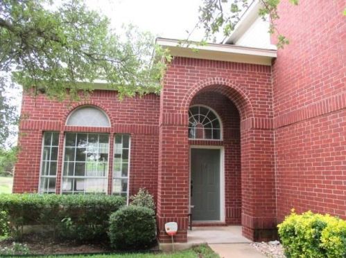 8212 Forest Heights Ln, Austin TX  78749-3502 exterior