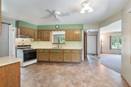 4664 113th St, Milwaukee, WI 53228-2527