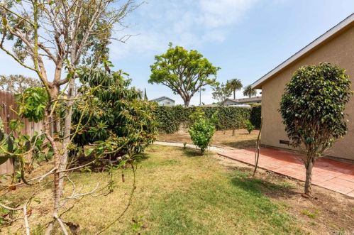 610 Almond Ave, Long Beach CA  90802-1746 exterior