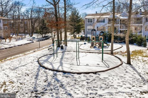 64 Holly Ct, Trenton NJ 08619-4636 exterior