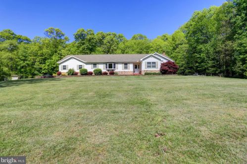 1671 Mountain Rd, Stoneybreak, PA 17267-8963