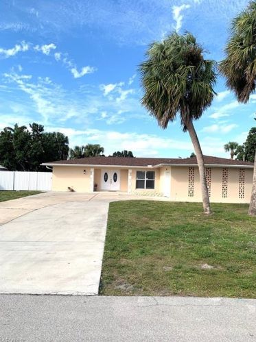 4401 20th Pl, Naples, FL 34116-6417