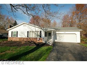 133 Colonial Dr, Mecca, OH 44410-1105