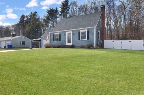 135 Ridgewood Rd, Middletown, CT 06457-1932