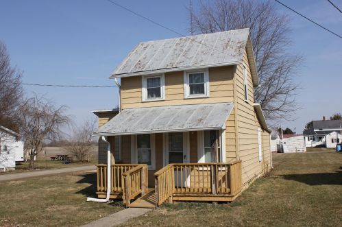 208 School St, Williamsport, OH 43164-9637