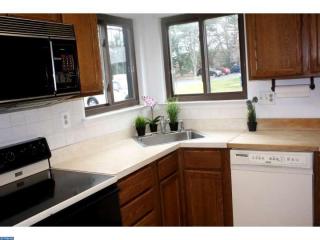 41 Heather Ct, Upper Makefield PA  18940-1542 exterior