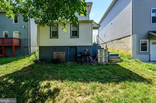 18 Barber Ave, West Deptford NJ  08096-2414 exterior