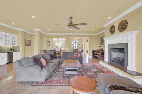 3959 Skyhawk Ln, Vacaville CA  95688-9516 exterior