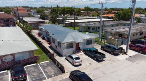 17 10th St, Hialeah, FL 33010-4100