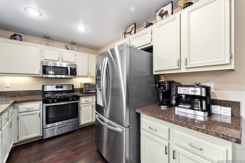 42064 Pine Needle St, Temecula CA  92591-7915 exterior