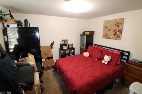 210 8 Ave, Manville NJ  08835-1233 exterior