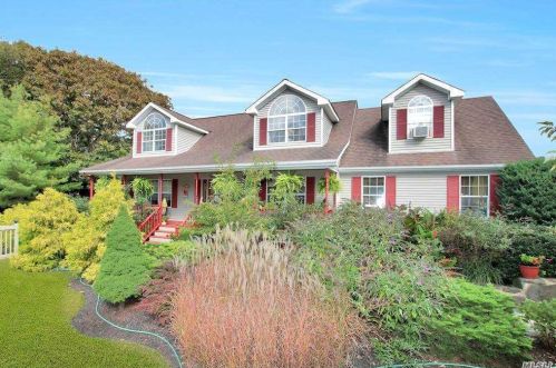 87 Bernstein Blvd, Center Moriches, NY 11934-1501