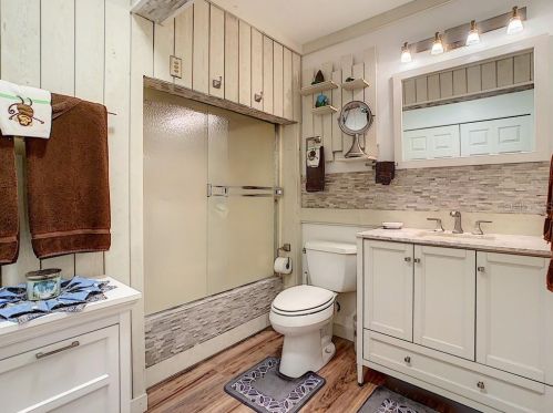 945 14th St, Saint Petersburg FL  33705-1242 exterior