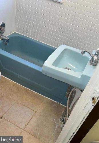 1223 Jackson St, Camden NJ  08104-3525 exterior