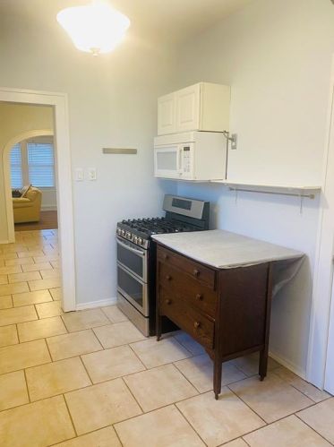 1409 Milam Dr, Galveston, TX 77551-4880