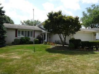 30322 Overlook Dr, Willowick, OH 44092-1147