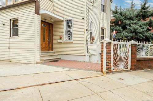 2208 Glebe Ave, Bronx, NY 10462-5026