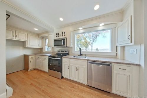 35 Riverview Rd, Rocky Hill CT  06067-1569 exterior