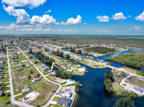 1814 38th Pl, Cape Coral, FL 33993-3529