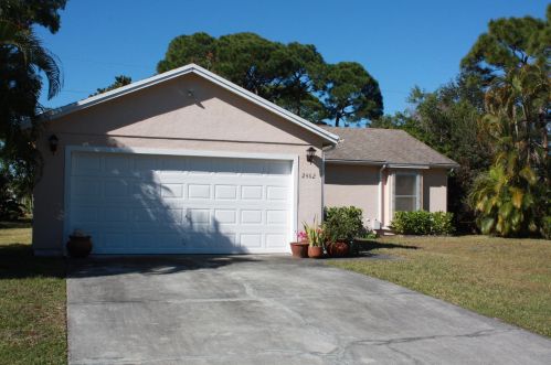 2462 Lakewood St, Fort Pierce, FL 34952-7339