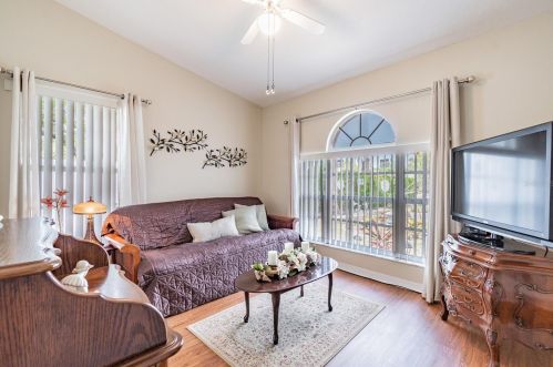 3738 Holiday Lake Dr, Tarpon Springs, FL 34691-5122