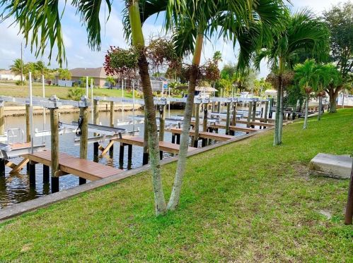 909 47th Ter, Cape Coral, FL 33904-9000