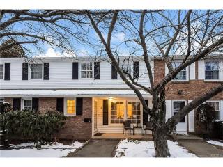 4 Jackson Dr, Milford, CT 06460-7109