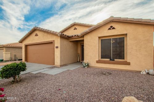 6880 Skylark Ln, Buckeye, AZ 85326-1062