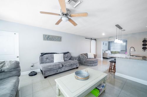 842 Mango Dr, West Palm Beach, FL 33415-3838