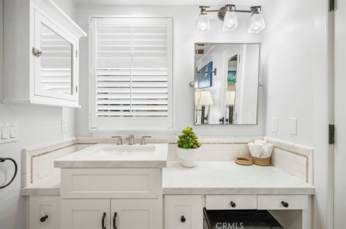 104 Onyx Ave, Newport Beach CA  92662-1208 exterior