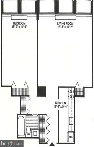 210 Locust St, Philadelphia PA  19106-3945 exterior