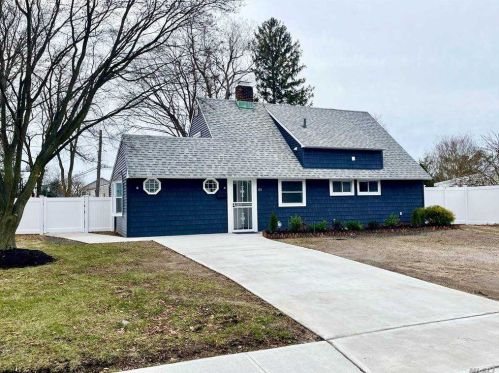 110 Friends Ln, Westbury, NY 11590-6506