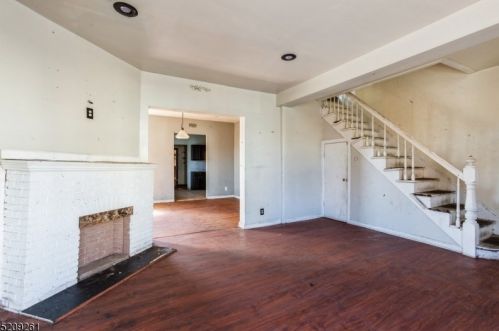 39 Elmwood Ave, Irvington NJ  07111-1955 exterior