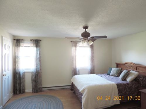 43 Stonegate Ln, Derry NH  03038-2566 exterior